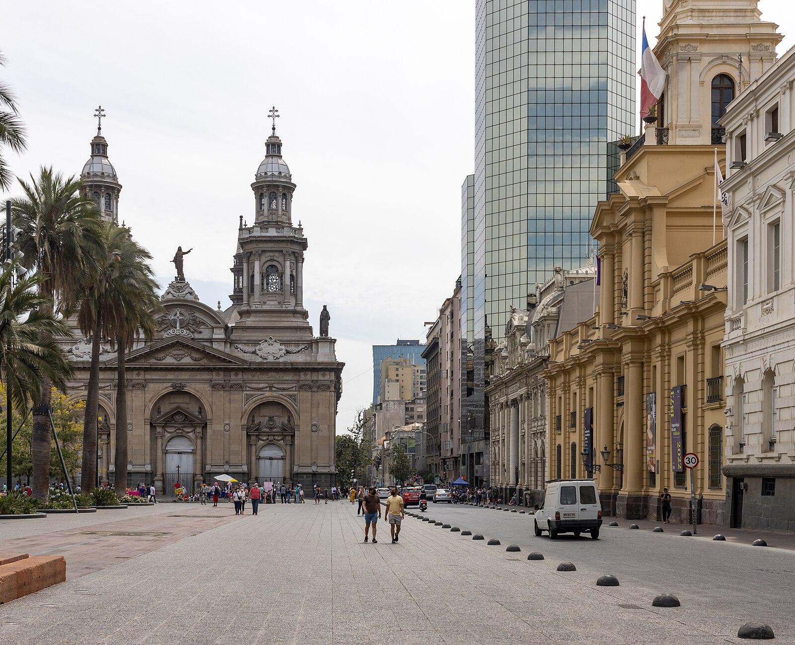Fintech Platforms Help Santiago's Working Class Cut Banking Fees, Access Credit