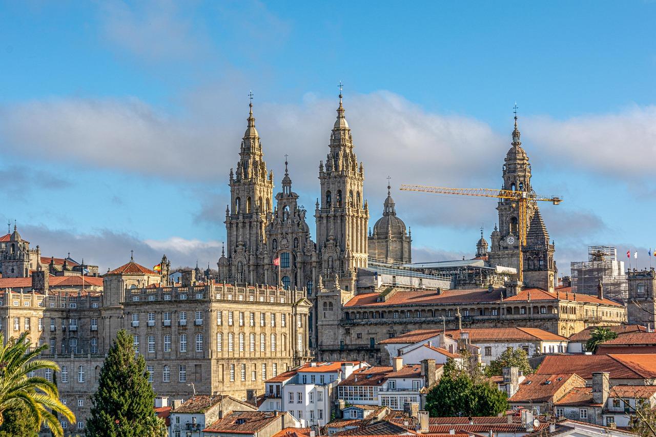 Santiago Vendors Lose Income as Thieves Sell Stolen Photos Back to Creators