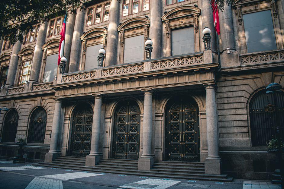Santiago Officials Warn Affordable Housing Crisis Spreads Across City Districts